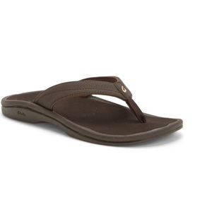 Barely worn Olukai Ohana flip flops.